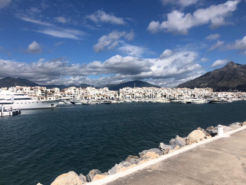 Malaga: Premium Guided Bike Tour - Along the beach boardwalk