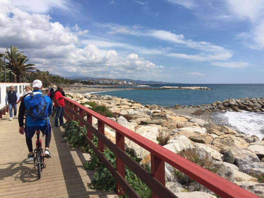 Malaga: Premium Guided Bike Tour - Returning through the historic center