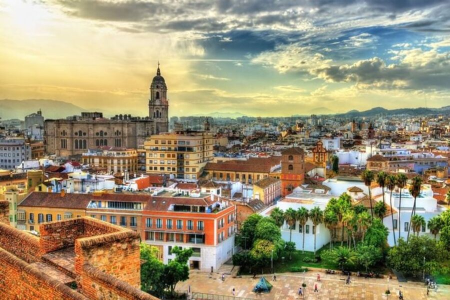 Malaga: Private custom Walking tour with a local guide - Why a private walk is useful in Malaga