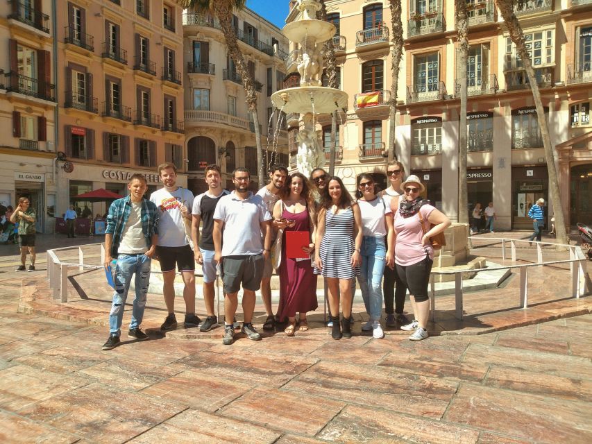 Málaga: Private Sightseeing Treasure Hunt - Walking, timing, and comfort