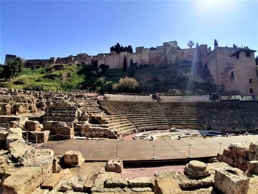 Malaga: Private walking tour - La Aduana Vieja and the first orientation