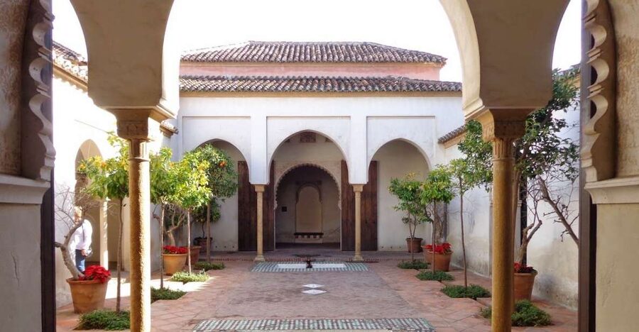 Malaga: Roman Theater and Alcazaba of Malaga Guided Tour - What the Roman Theater adds to the visit
