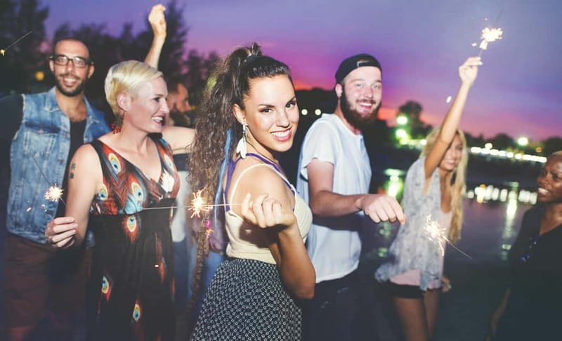 Malaga: Sailing Catamaran Sunset Cruise with Live DJ & Drink - Key points to know before boarding