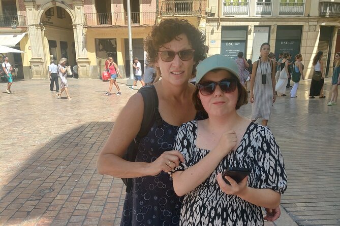 Malaga Scavenger Hunt and Sights Self-Guided Tour - Malaga Cathedral and the value of looking closely