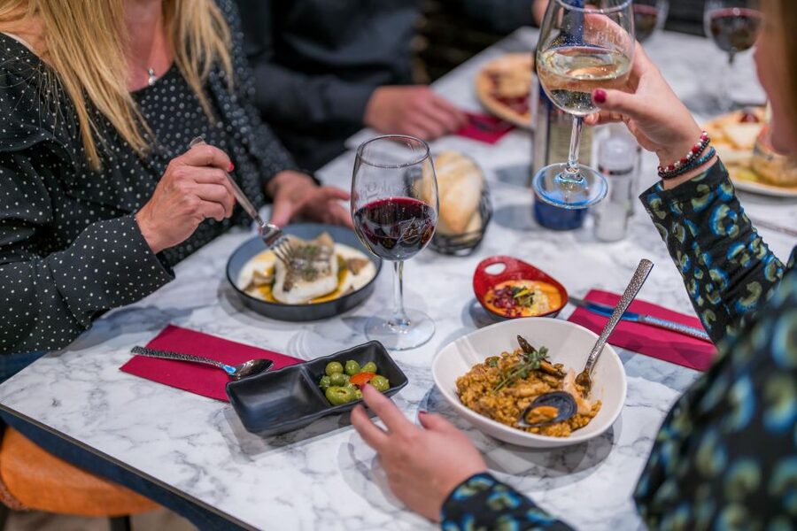 Malaga: Show and Food at Alegría Flamenco and Restaurant - Booking, cancellation, and accessibility