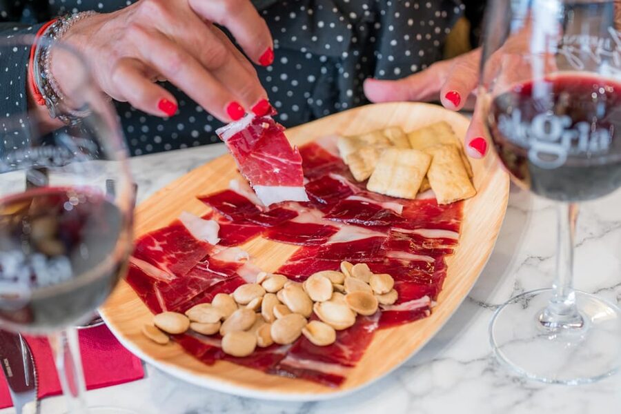 Malaga: Show and Food at Alegría Flamenco and Restaurant - Moving from dinner to the flamenco room