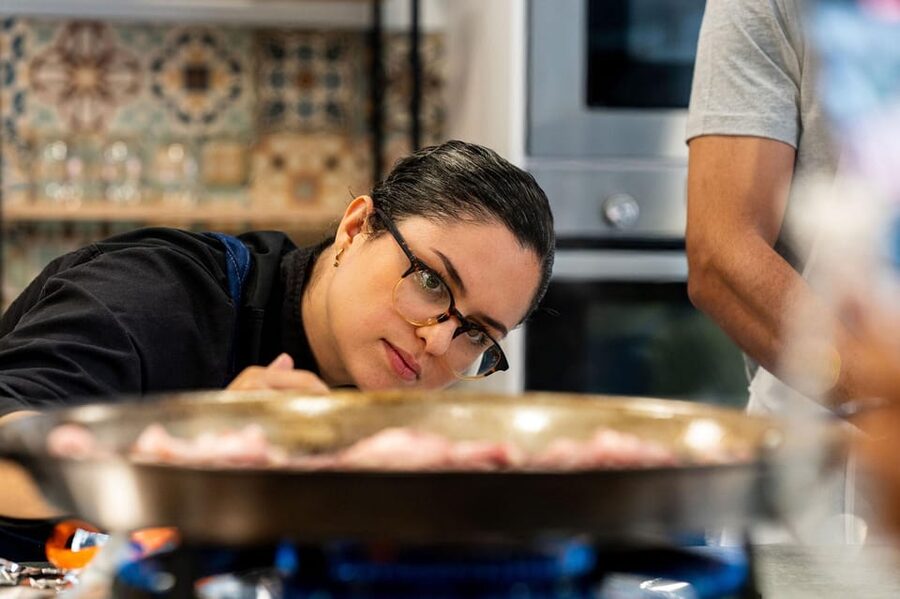 Málaga: Spanish Cooking Workshop with Paella and Sangria - Preparing remojón malagueño