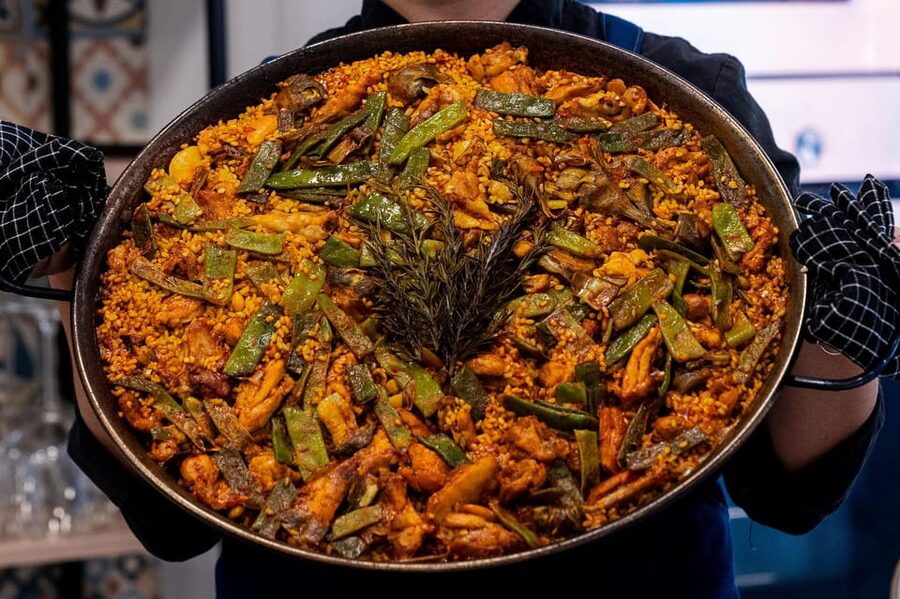 Málaga: Spanish Cooking Workshop with Paella and Sangria - The paella lesson, from pan to table