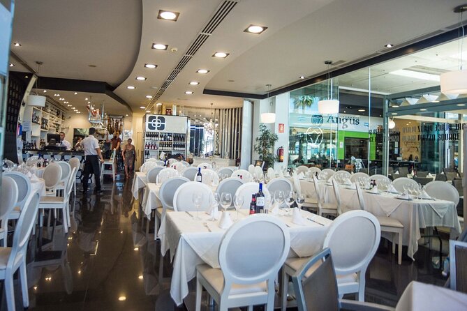 Malaga Sunset Cruise and Restaurant Dinner - Who should book this experience?