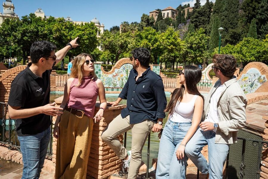 Málaga: Tapas, Wine & Rooftops Private Tour - Enrique and Oscar make the history useful