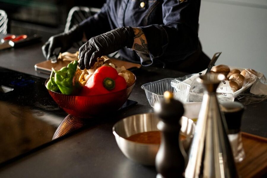 Malaga: The Ultimate Tapas Workshop with Market Visit - Guides who make the difference