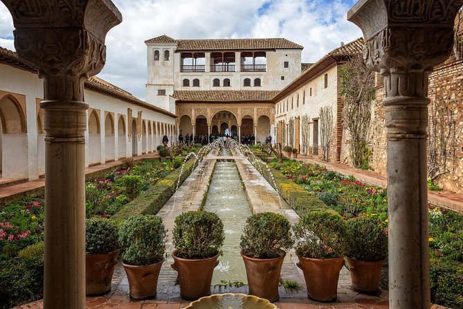 Malaga to Granada trip with Alhambra tickets included - Sacromonte’s steep lanes and cave houses