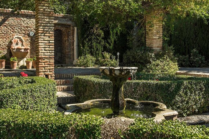 Malaga Tour with Cathedral, Alcazaba and Roman Theatre - Walking pace, crowds, and comfort