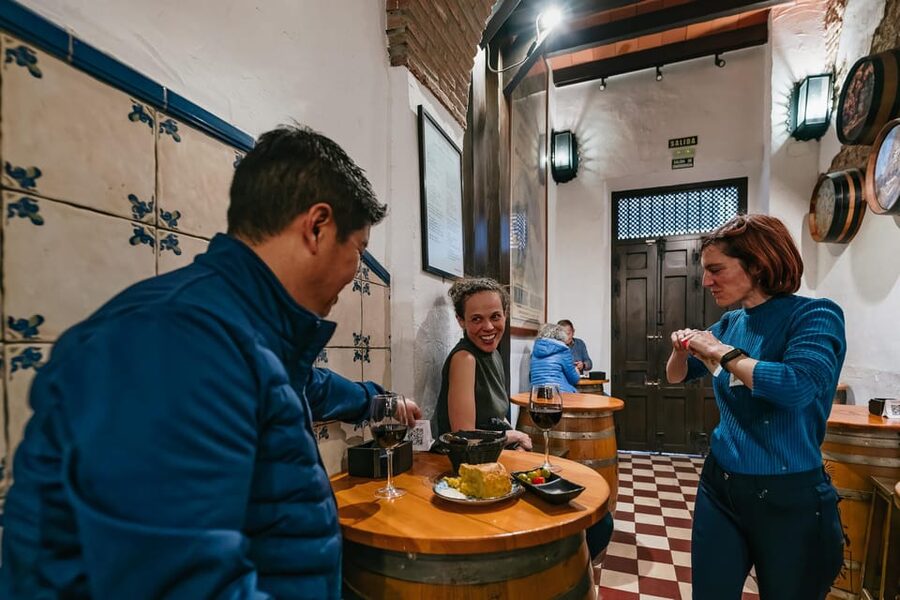 Málaga: Traditional Andalusian Tapas and Wine Tour - Key points at a glance