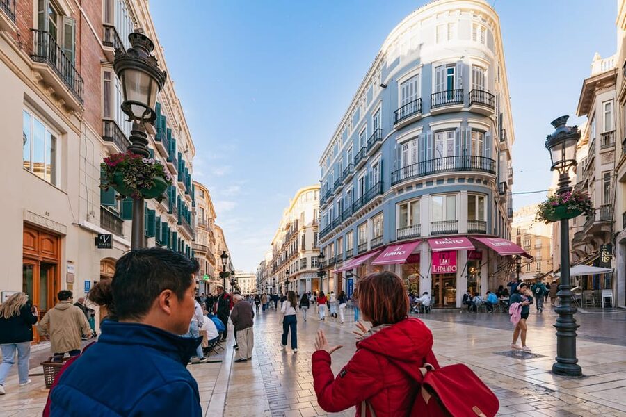 Málaga: Traditional Andalusian Tapas and Wine Tour - The final tavern and the vermouth test