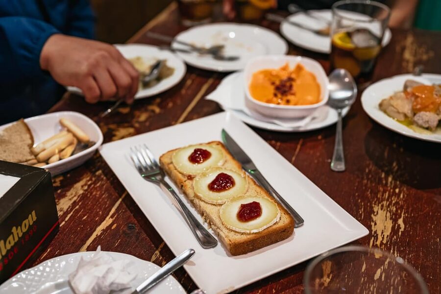Málaga: Traditional Andalusian Tapas and Wine Tour - How the wine portion works