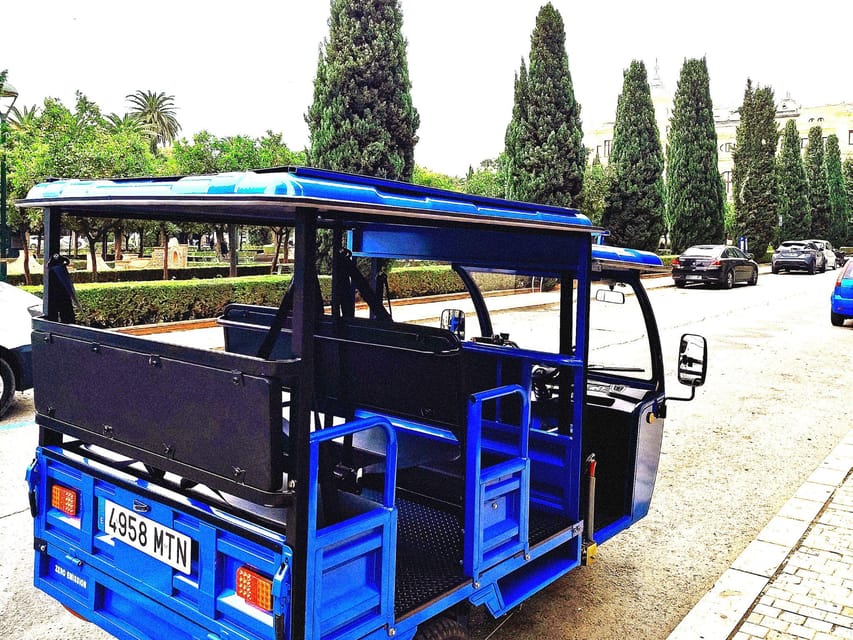 Malaga: Tuk tuk tour - Starting at the Farola and La Malagueta
