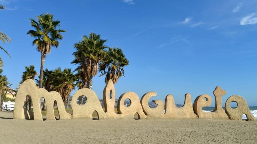 Malaga: VIP private Tuk Tuk tour - From La Malagueta Beach to Baños del Carmen