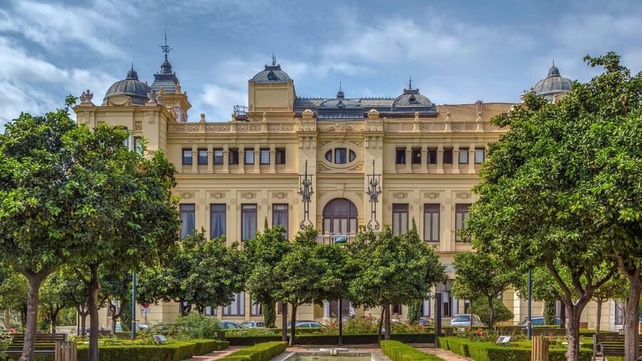 Malaga: VIP private Tuk Tuk tour - Tribuna de los Pobres and La Malagueta Bullring
