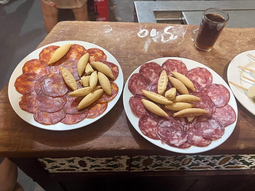 Malaga: Wine and Tapas Tour with Tastings and Drinks - The traditional wine canteen