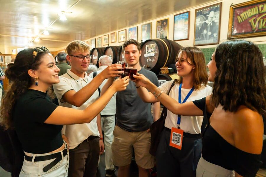 Malaga: Wine and Tapas Tour with Tastings and Drinks - How much food and wine do you really get?