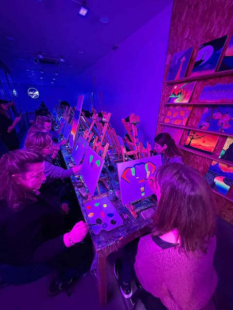Málaga: Wine Gogh Glow Academy Paint and Sip Class - Learning the painting instead of copying it blindly