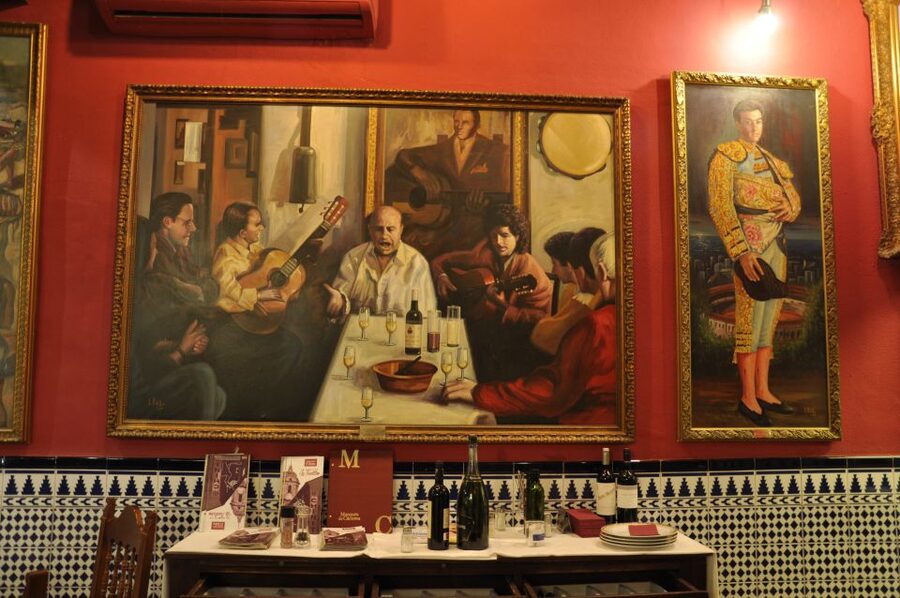 Málaga: Wine & Tapas Tour - The guides make the difference