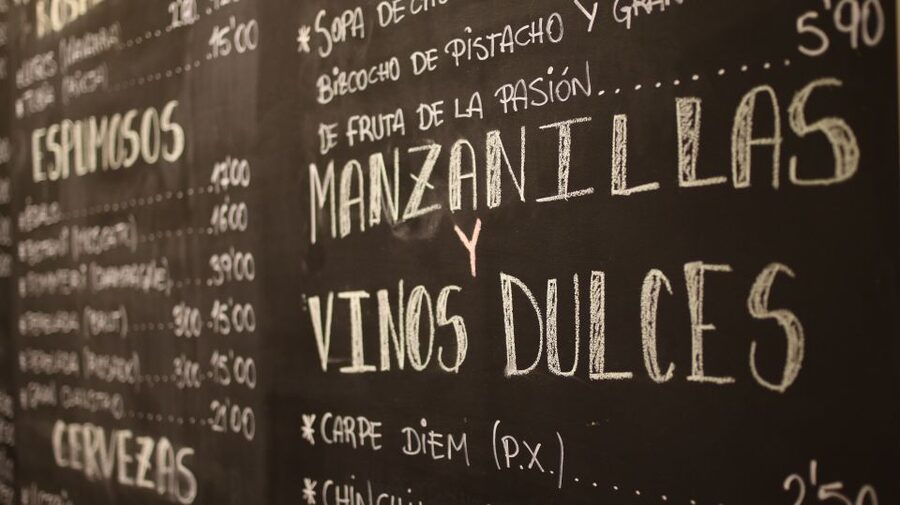Málaga: Wine & Tapas Tour - First taste: Málaga wine and local food culture