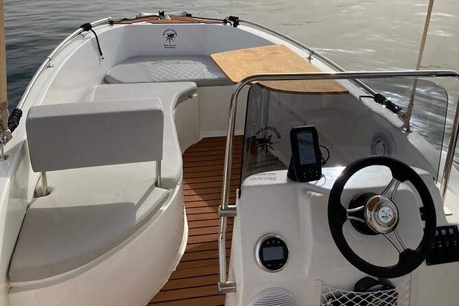 MANGO 5m 5pax - Unlicensed boat in Puerto Banus, Marbella - What the five-meter boat includes