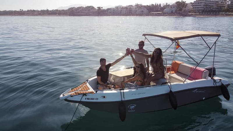 MANGO BOAT - Unlicensed boat in Puerto Banús - Setting Out from Puerto Banús