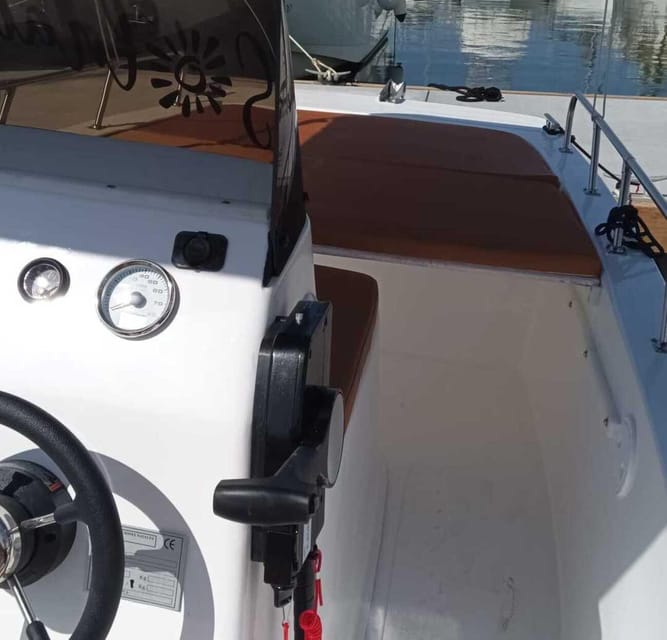 Marbella: Boat Rental without License - Practical details that affect your day
