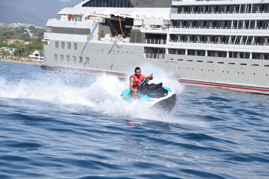 Marbella: Jetski tour along the coast of Marbella - The safety briefing comes first