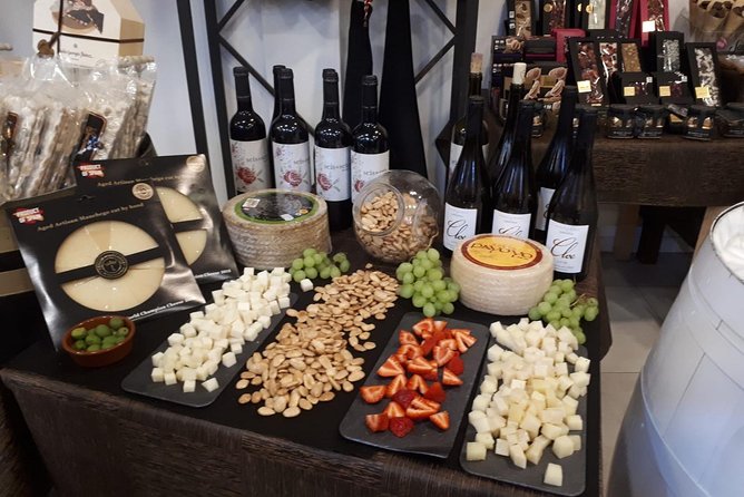 Marbella old town tour with Tapas and Wines - Starting at Parque de la Alameda