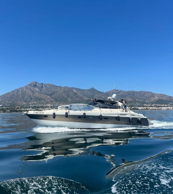 Marbella: Private Cruise in Luxury Yacht - Drinks, snacks, and the feel onboard