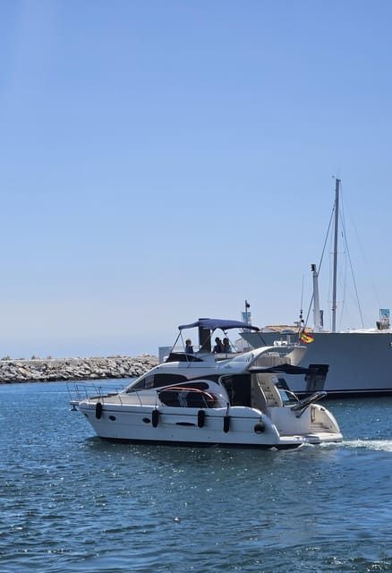 Marbella: Private Cruise in Yacht - From Puerto José Banús to the open coast