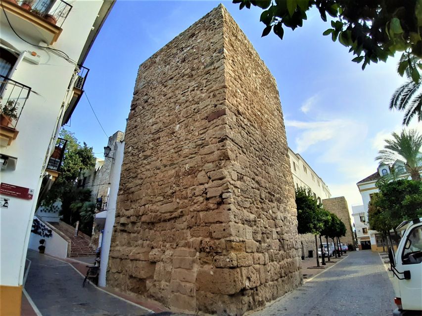 Marbella: Private Walking Tour - Guides, languages, and the tone of the walk