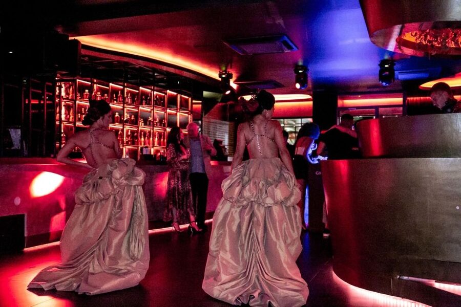 Marbella: Puerto Banus Night Life Walking Tour - Booking details that affect your plans
