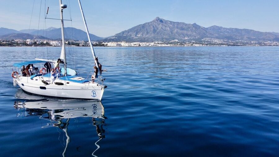 Marbella: Puerto Banús Private Sailing Cruise with Drinks - Choosing the Best Departure Time