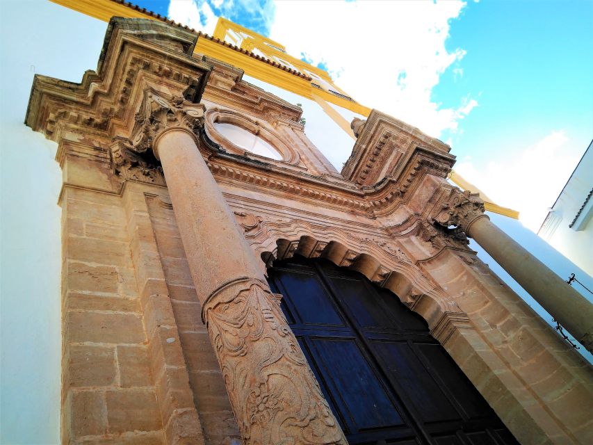 Marbella: Sightseeing Walking Tour - What the guide adds to the experience