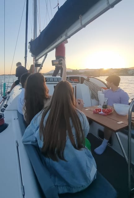 Marbella: sunset sailboat trip Drinks-Snacks,2 hour - Who will enjoy this Marbella sail