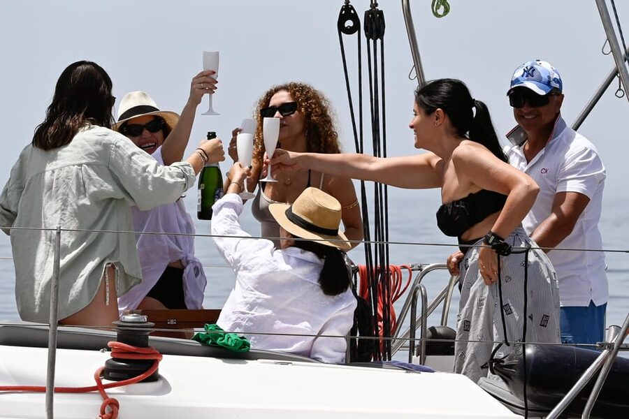 Marbella: sunset sailboat trip Drinks-Snacks,2 hour - What is served on board