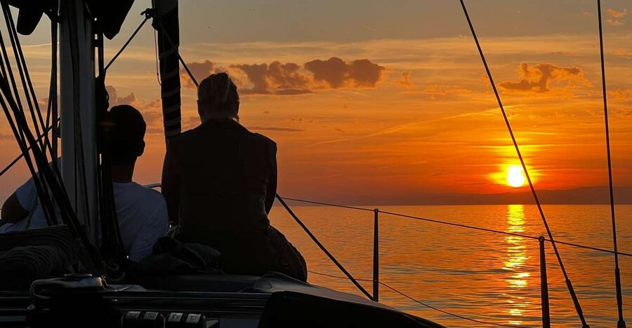 Marbella: Sunset Sailing Trip with Drinks and Snacks - What the two hours feel like on board