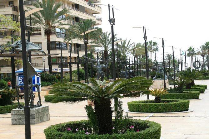 Marbella y Mijas Full Day Tour from Malaga - How the coach, guide, and group size shape the day