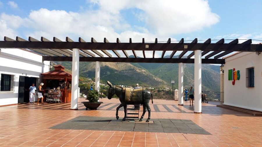 Mijas: Group walking tour - Starting beside Mijas’s bronze taxi donkey