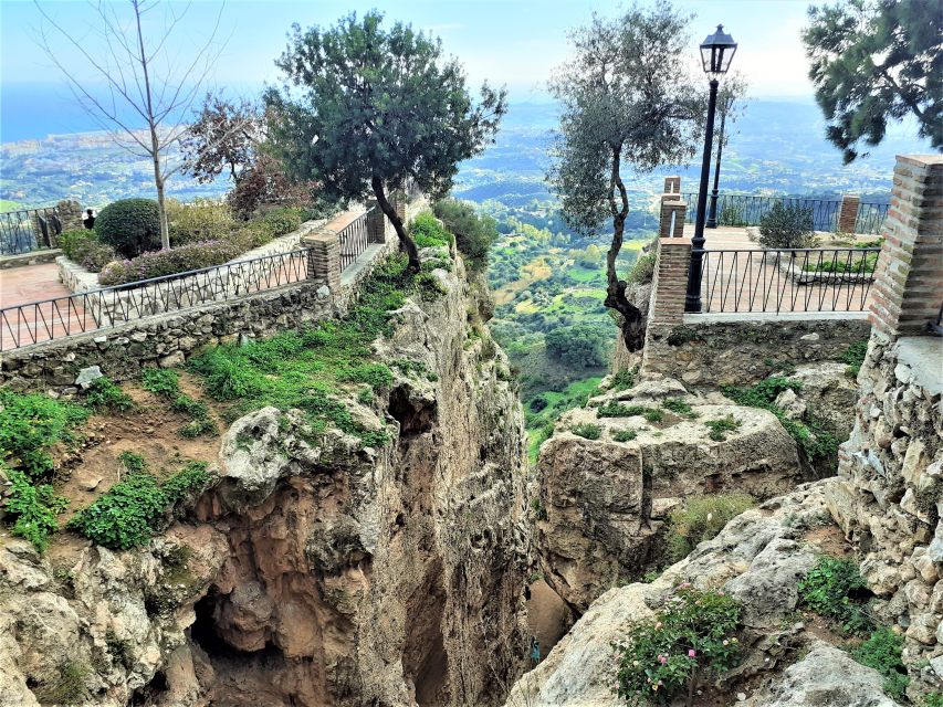 Mijas: Group walking tour - Old crafts and the optional museum visit