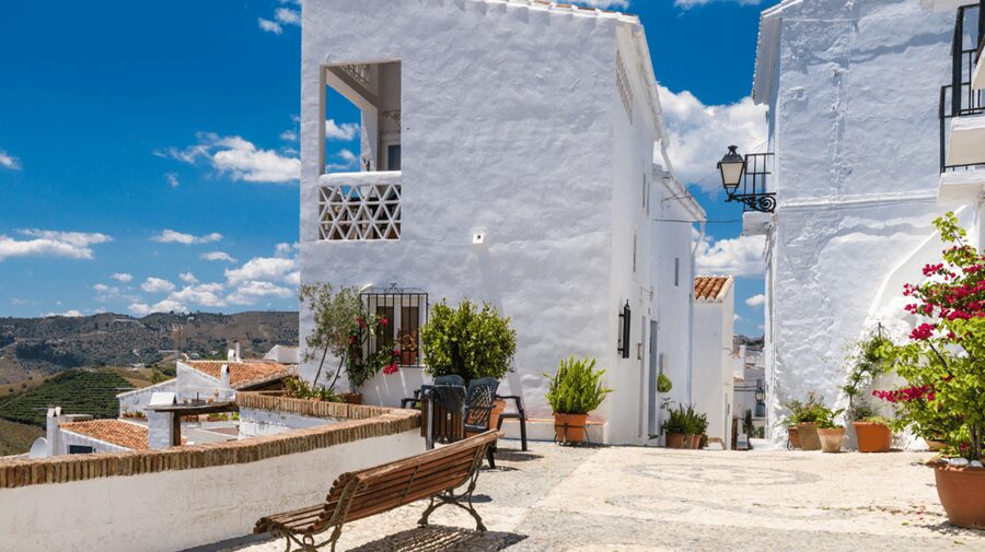 Nerja and Frigiliana from Málaga: the mountain and the sea - Who should book this day trip?