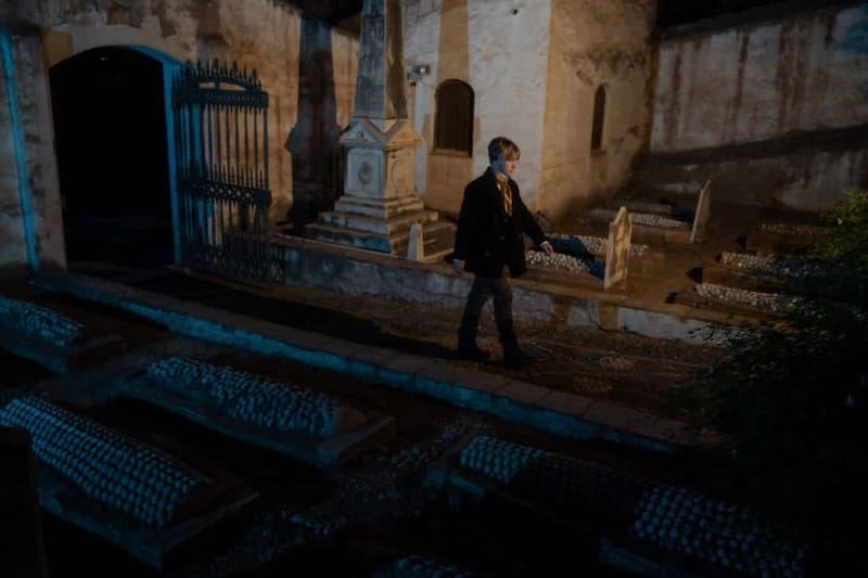 Night theatrical visit to the English cemetery - How the theatrical format changes the visit
