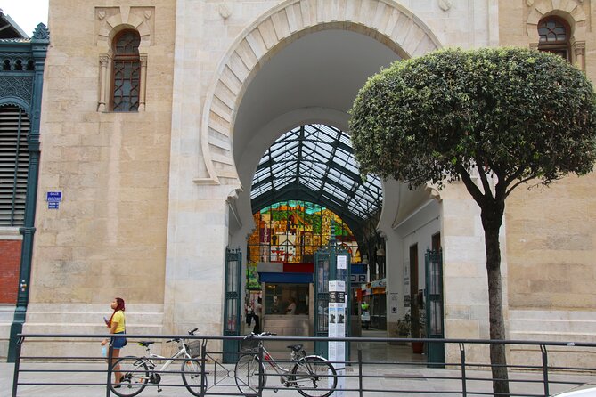 PREMIUM TAPAS TOUR: Paella, Market Tastings, and Winery - What the two and a half hours feel like