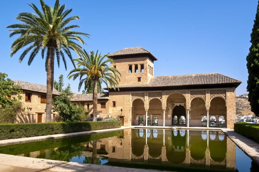 Private Alhambra Tour From Malaga & Surrounds - Generalife Gardens and the final guided stretch
