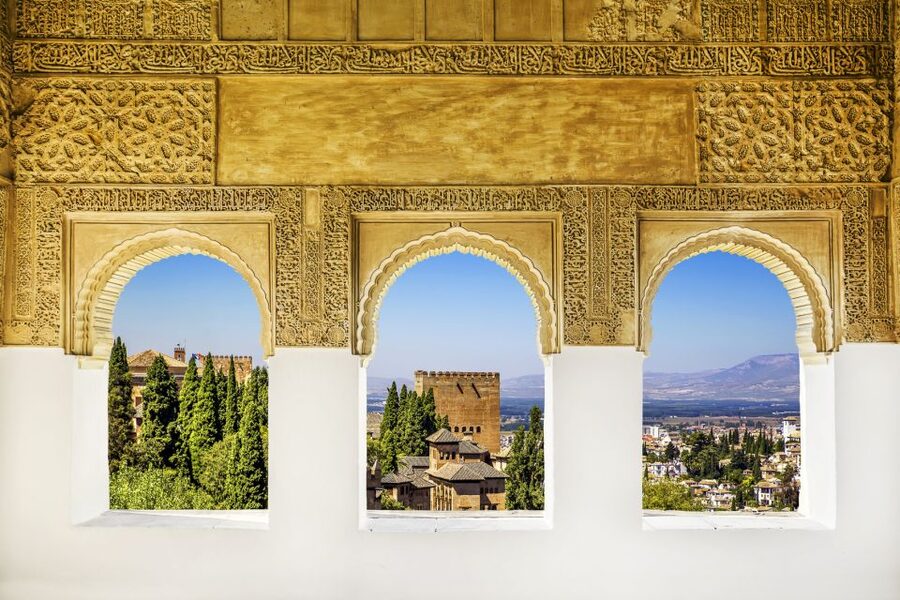 Private Alhambra Tour From Malaga & Surrounds - Your one hour to eat, shop, and explore
